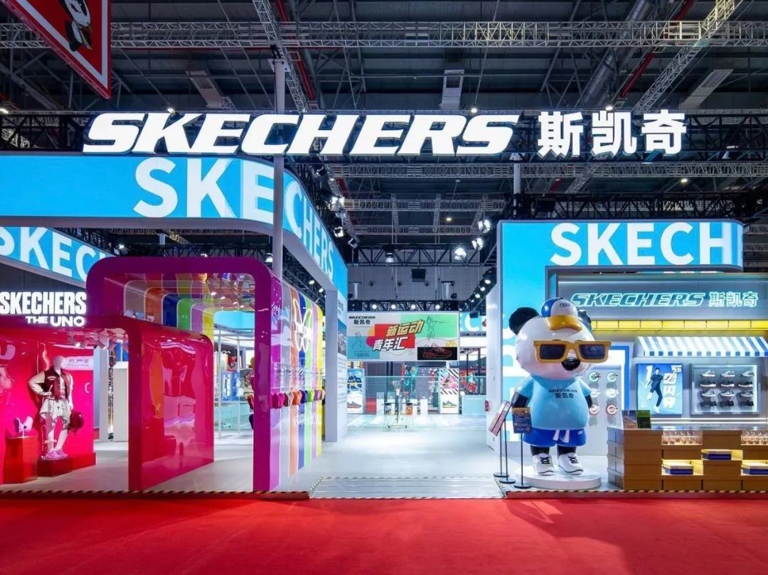 武漢展覽設計搭建公司領你看最具有創意00家企業展臺的2023進博會（斯凱奇展臺）2